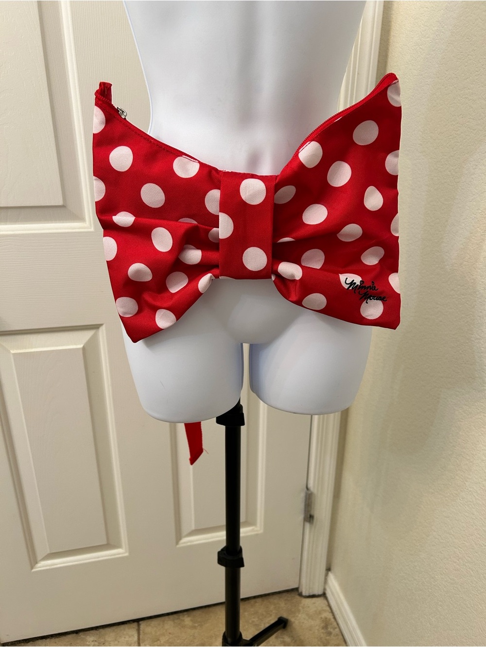 NWT Disney Red and White Minnie Mouse Polka Dot Bow Waist Fanny Pack